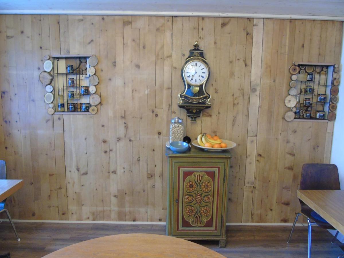 Room'S Chez Beni Grächen Exteriör bild