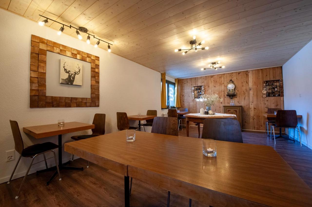 Room'S Chez Beni Grächen Exteriör bild